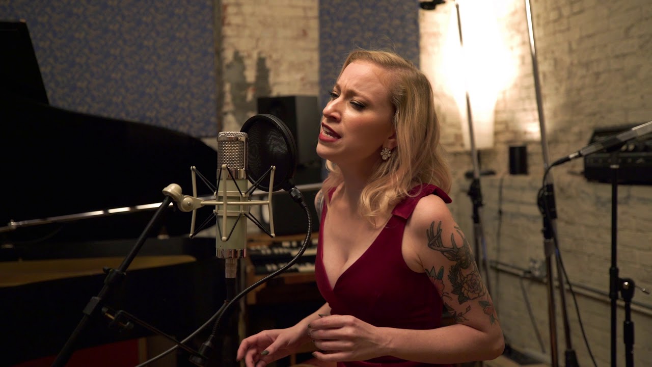 Lady Mae and the Birds - Montage