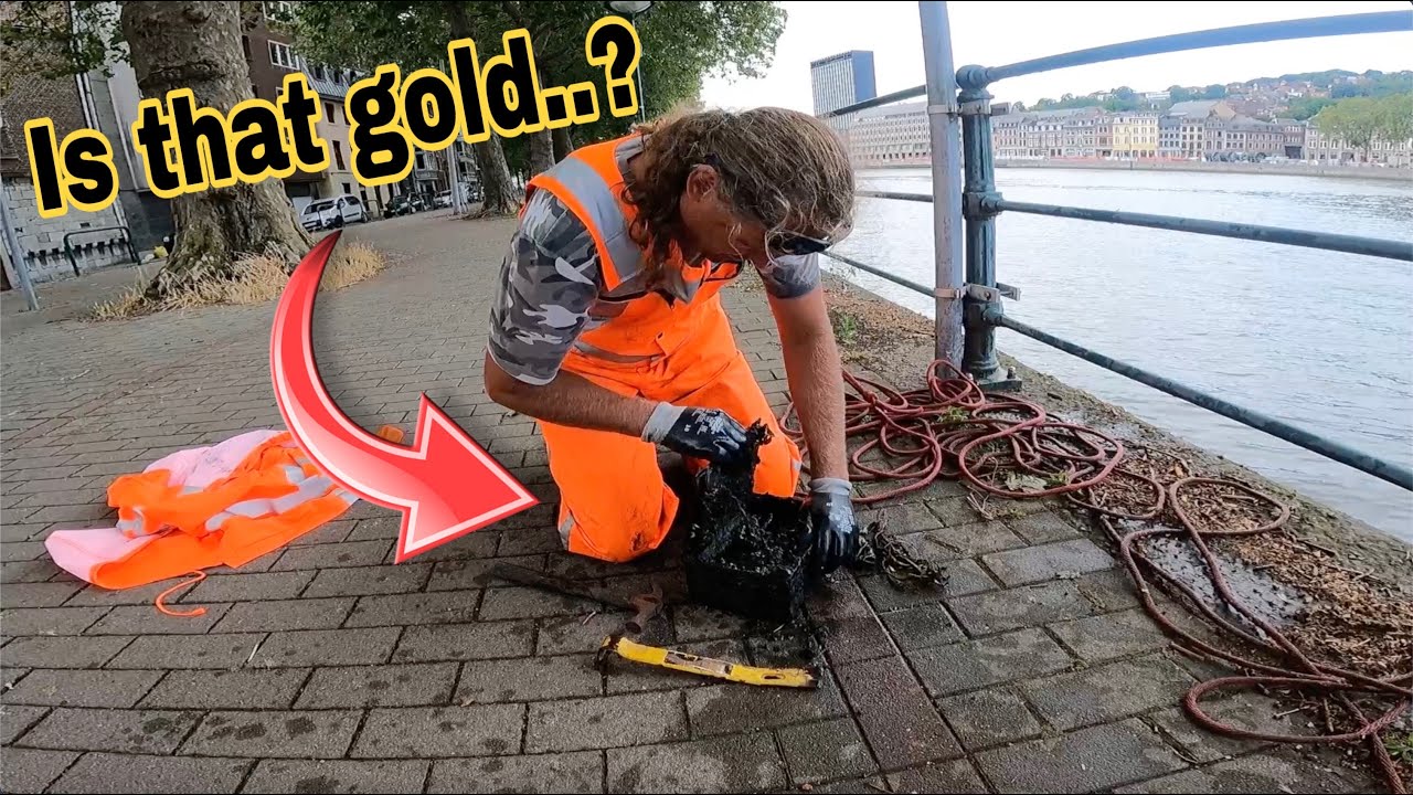 мы находим ПОЛНУЮ КОПИЛКУ во время магнитной рыбалки