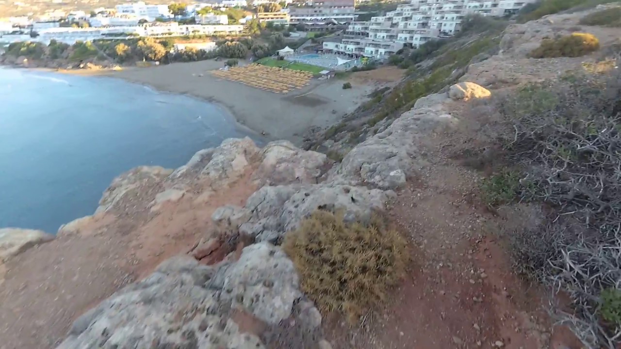 Спуск с горки к пляжу отеля Микри Поли Атлантика остров Крит Иерапетра.