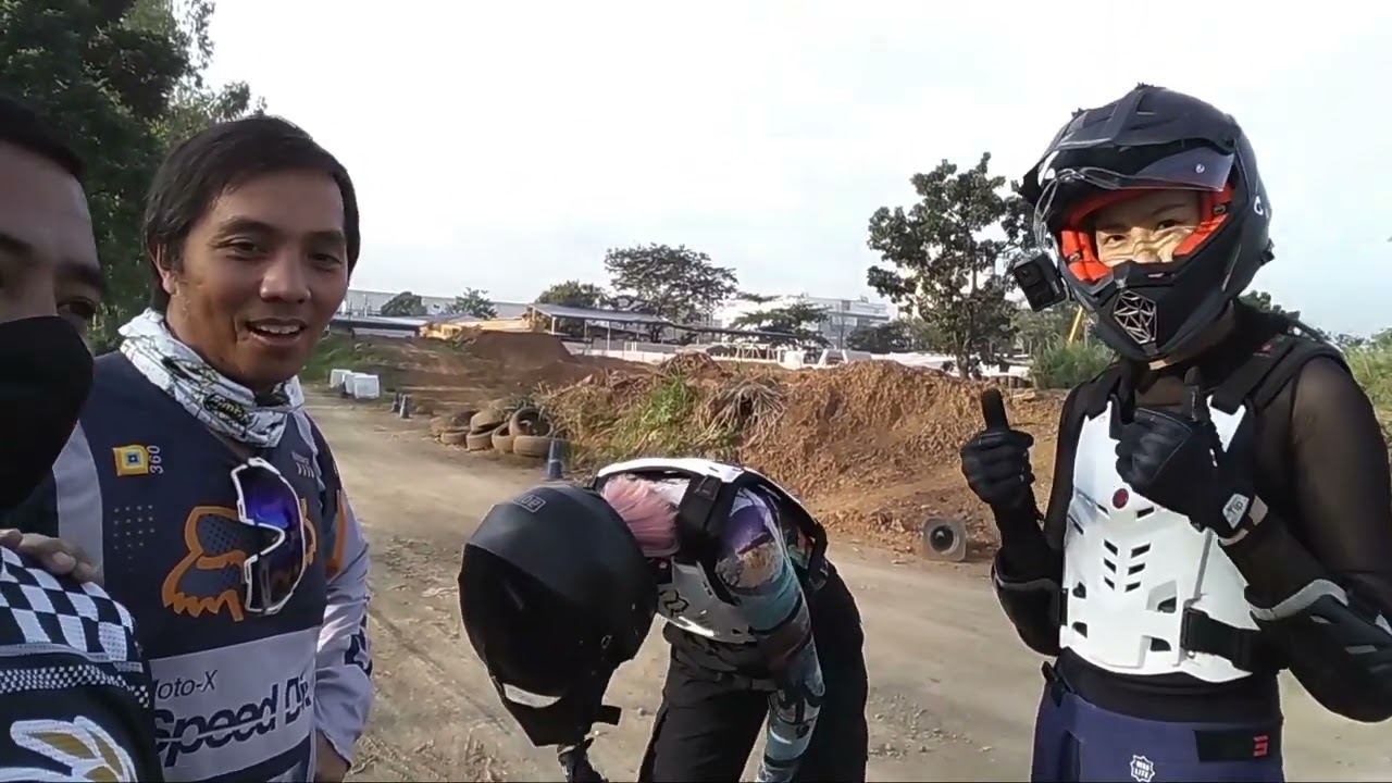 Wheelie tutorial with Sarah Lahbati and Michelle Dee