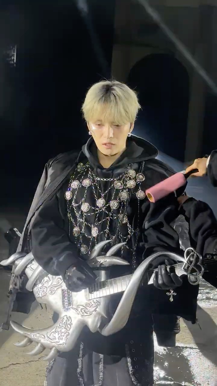 Let's play🎸🎶 - YouTube