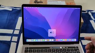 Unboxing Macbook Pro M2