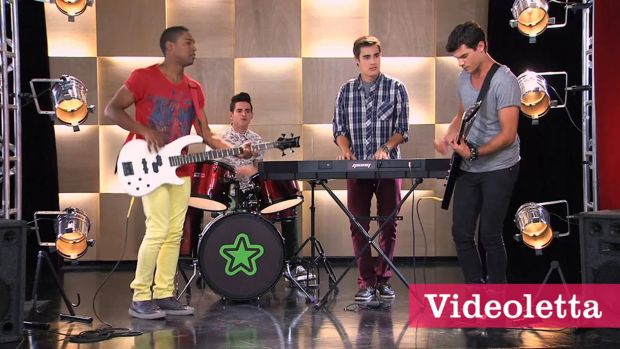 Violetta 2 English Guys singing "Give me your love"