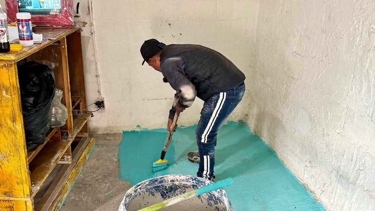 El jose ya anda PINTANDO el piso azul