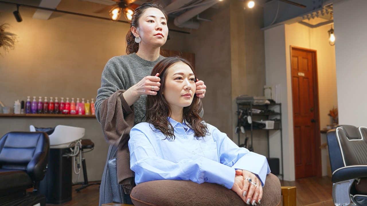 💇‍♀️(ASMR) Japanese Lady Gets Stylish Haircut & Foamy Head Spa by Top Female Stylist