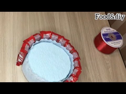 Пчела из конфет своими руками