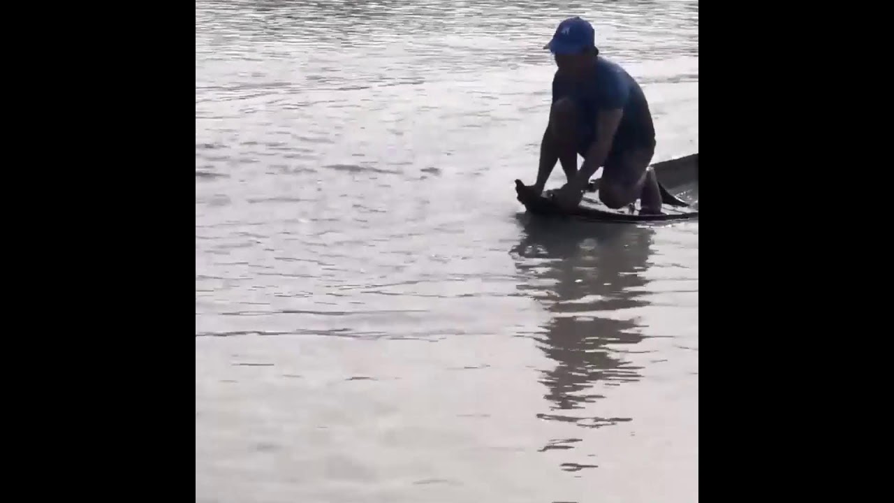 🔍 Watch Carefully – Her Trap Technique Is Ancient and Powerful! 