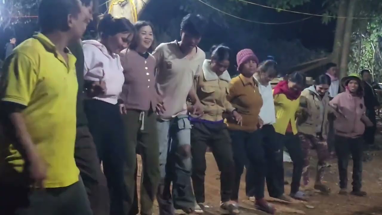 Cồng chiềng làng gào bền nhà mộ ngày 3 tháng 2 năm 2026 Tại làng gào làng quyết định bỏ nhà mộ