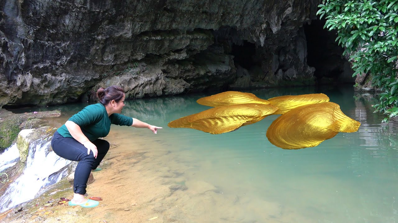 Uncover the mystery of treasure! The girl found several golden clams