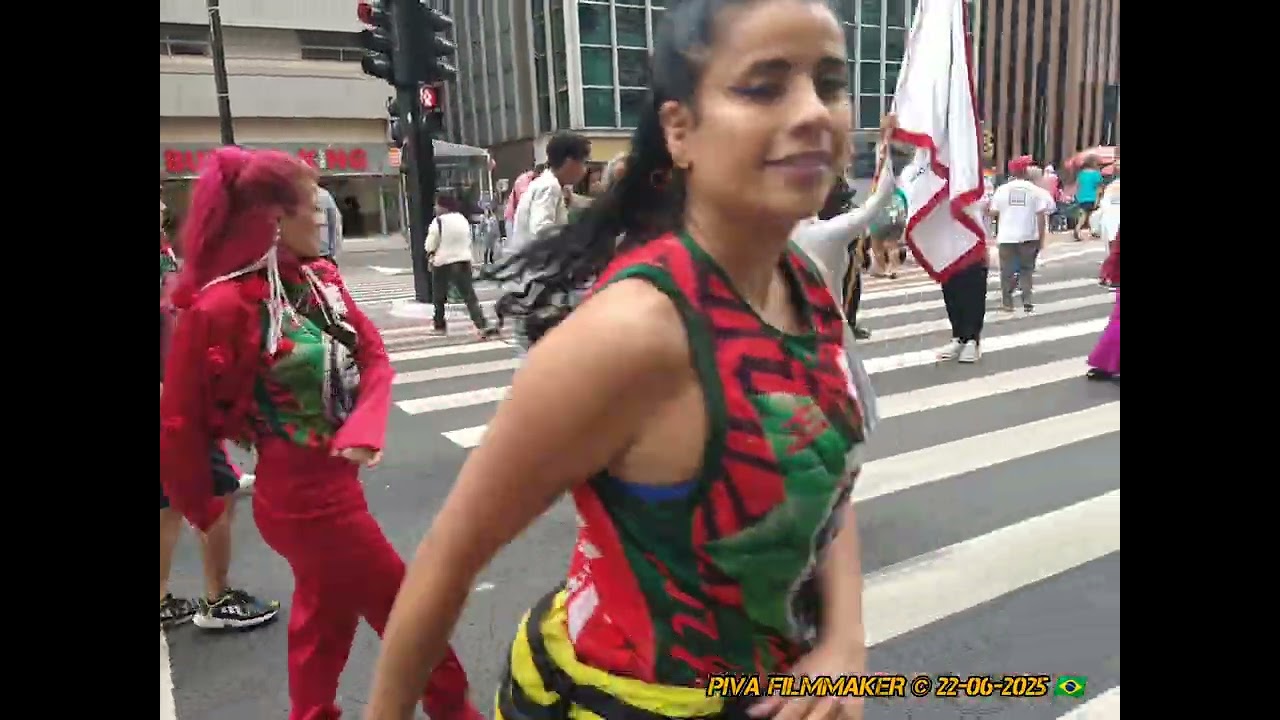 ESCOLA DE SAMBA NA PARADA LGBTQ+