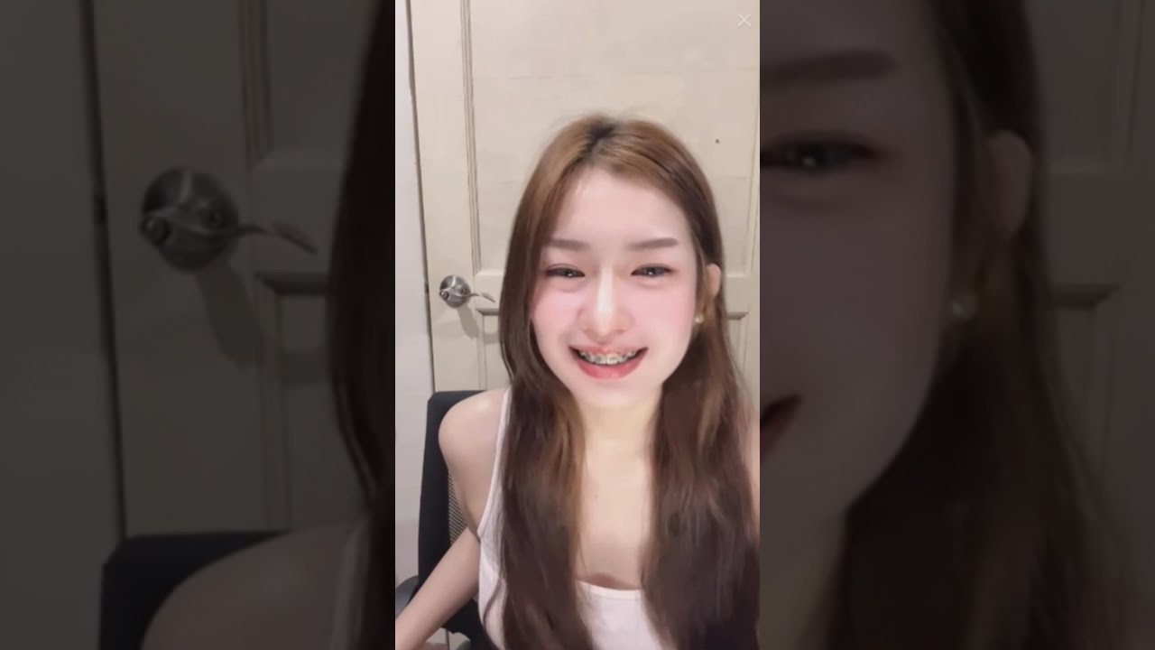 Lovely Girl Open Conversation