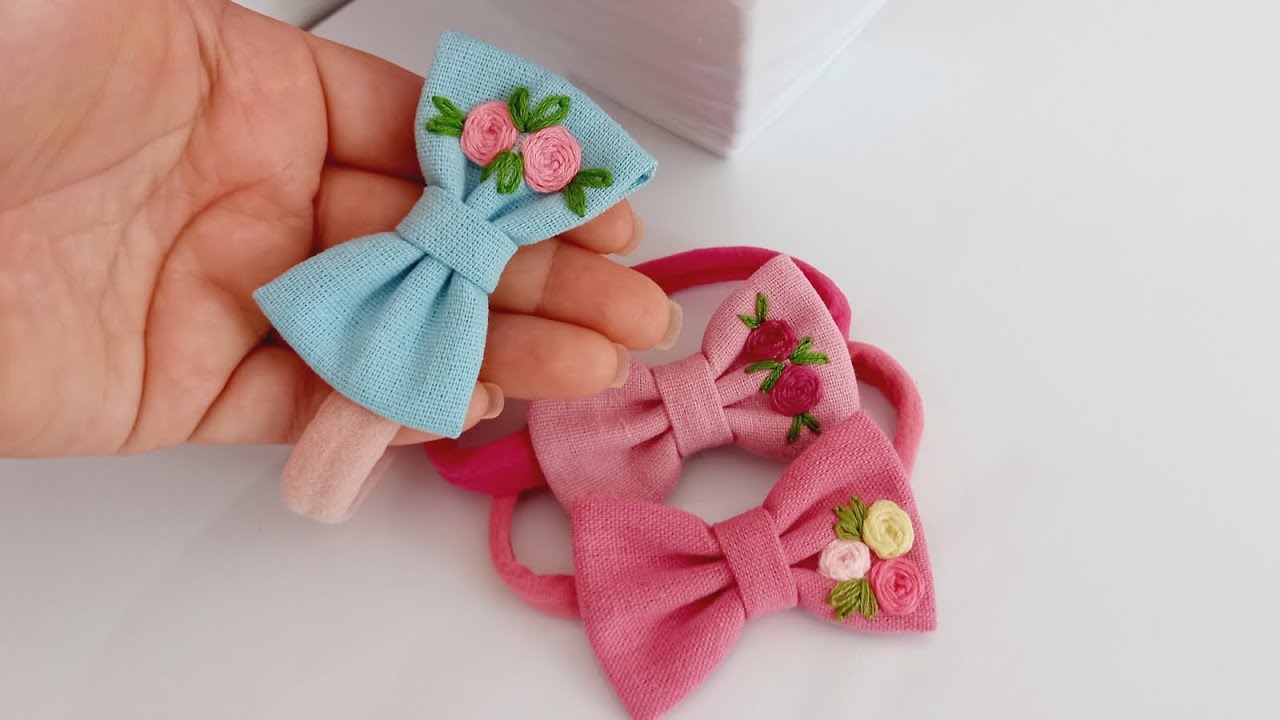 Faixinha RN de linho bordada. Laço de linho bordado.