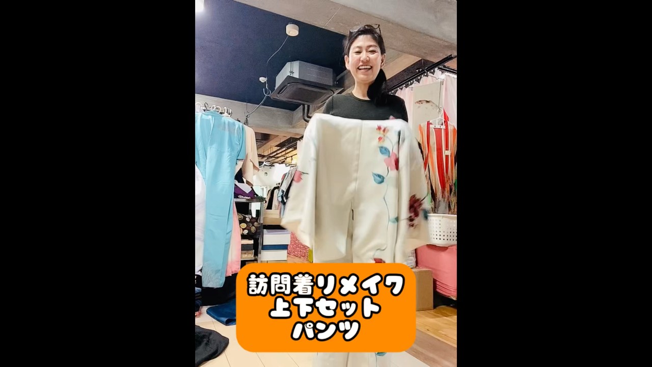 A red flower tsukesage reconstructed into a top and bottom set