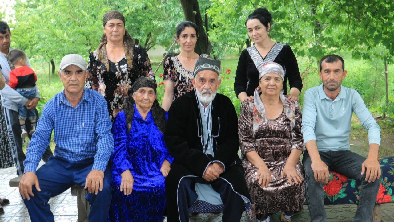 Зодрӯзи Шайман бобо Садарат хола, деҳаи Оқсой