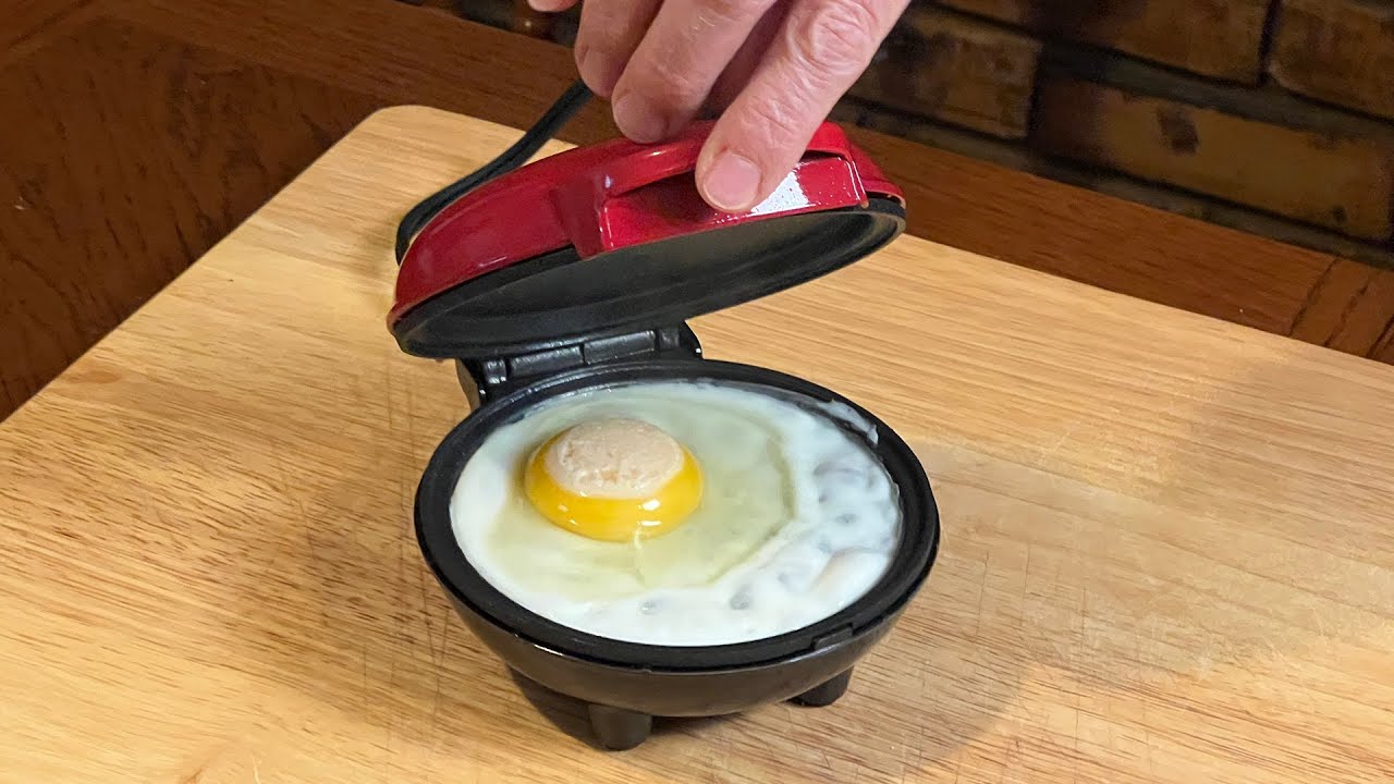 Cooking An Egg On A Dash Mini Griddle 