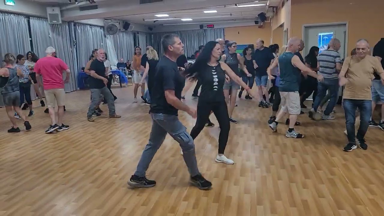 הריקוד: ציפור מטורפת  יוצר: ניר דור ריקוד זוגות ריקודי עם