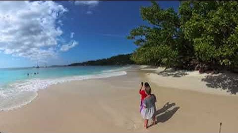 Walk along the beach, Seychelles, 360° video