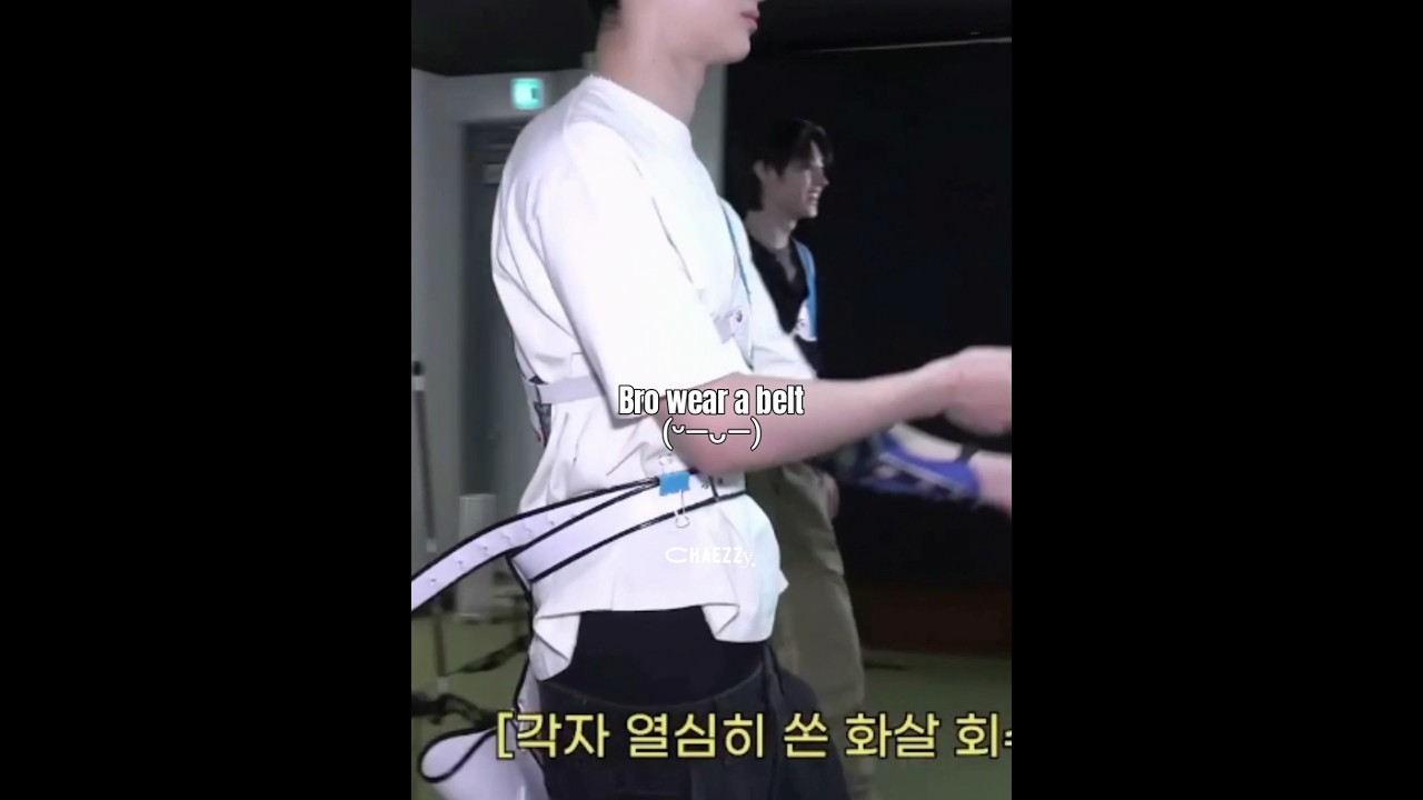 Ni-ki Pull your pants up! 