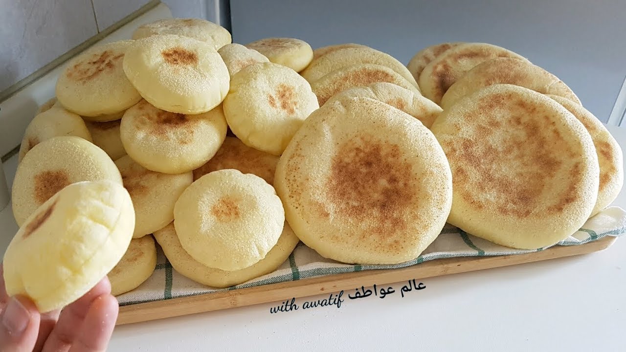 2×1 عجين وحدة ديري منها بطبوط بالحجم الي بغيتي😉 سر ميني بطبوط باش يجيك منفوخ و خاوي من الداخل