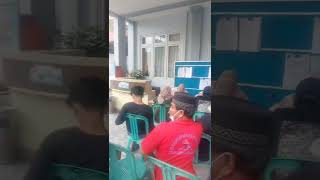 warga yang terjaring razia masker. warga yang terjaring razia masker.