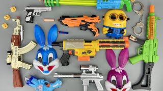 Renkli Tabancalar Ve Bugs Bunny Maskeleri . Boncuklu Tabanca Uzi- Ak 47