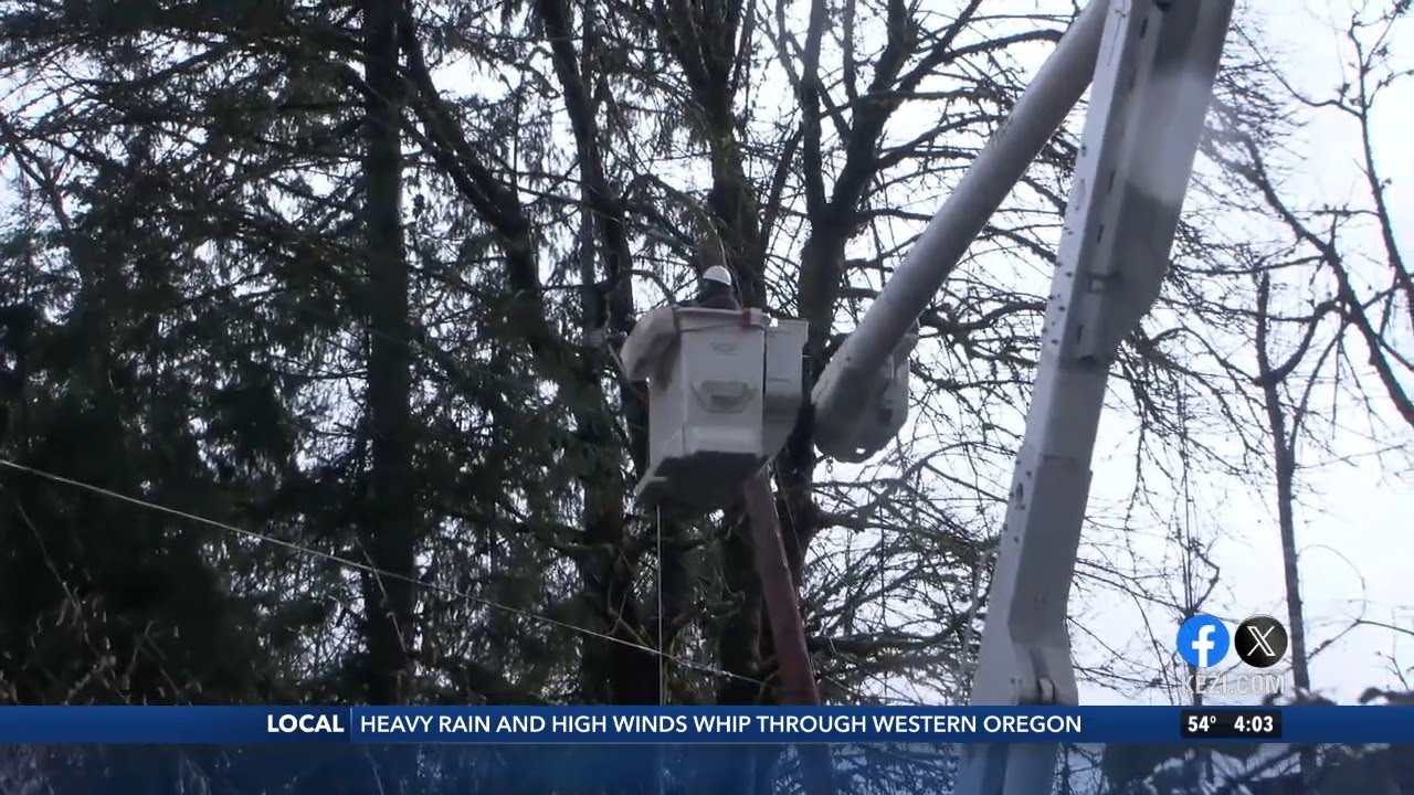 Wind and heavy rain causes power outages in Springfield - YouTube