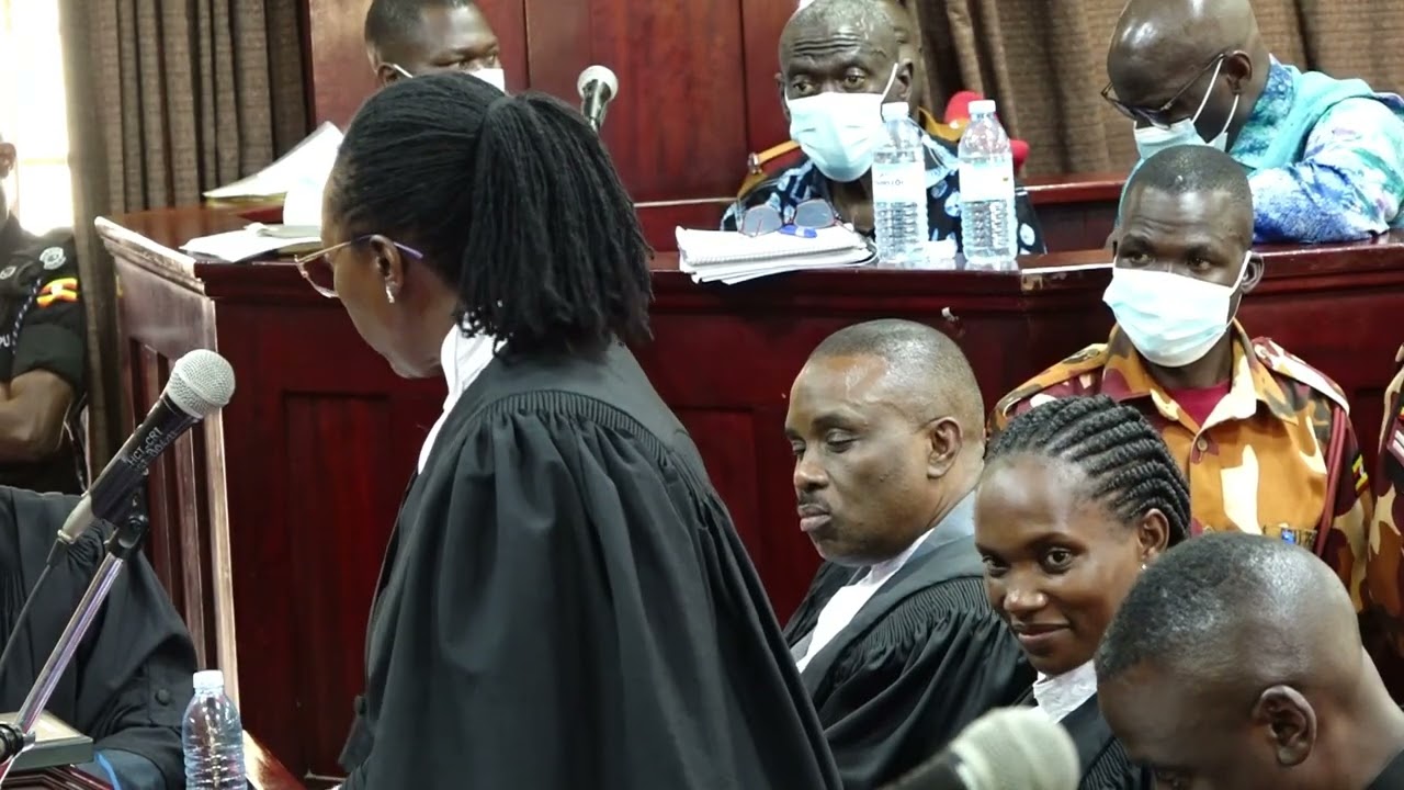 Судебный процесс над Киццей Бесиджи: Марта Каруа загоняет судью в угол