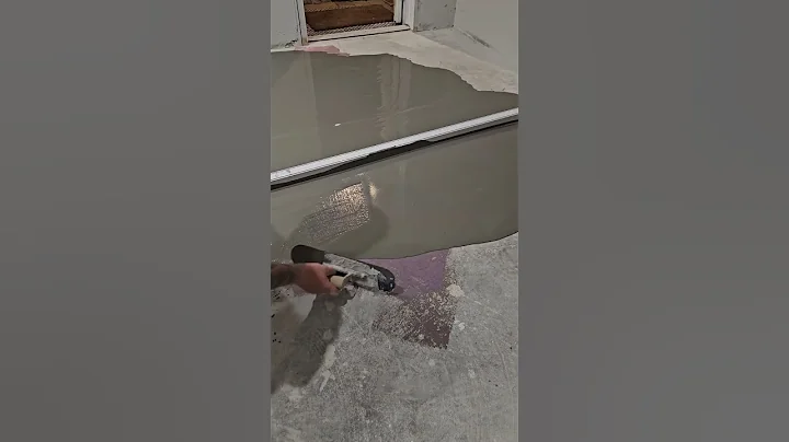 SELF LEVELING UNEVEN FLOOR THE WOOD DUDE #woodflooring #diy #howto #floor #concrete #level #project