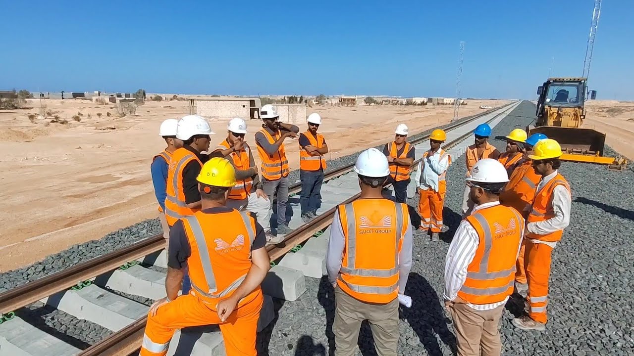 سواعد مصرية تبني المستقبل.. كواليس العمل في مشروع القطار الكهربائي السريع 🚄🇪🇬