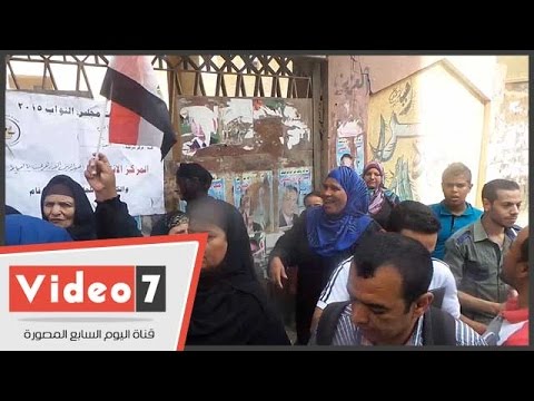 سيدات يهتفن لمرشح بالأعلام والزغاريد إبن العياط