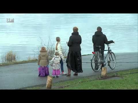 L1NWS Gekke Maondaag 2016 in Velden en Grubbenvorst L1 limburger cheese spread