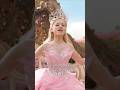 グリンダ役を演じるために - アリアナ・グランデ / 映画 ウィキッド ふたりの魔女