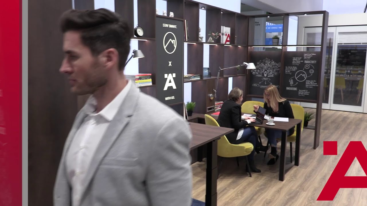 ALLYN – Das smarte Hotel – Check-in traditionell mit Rezeptionist