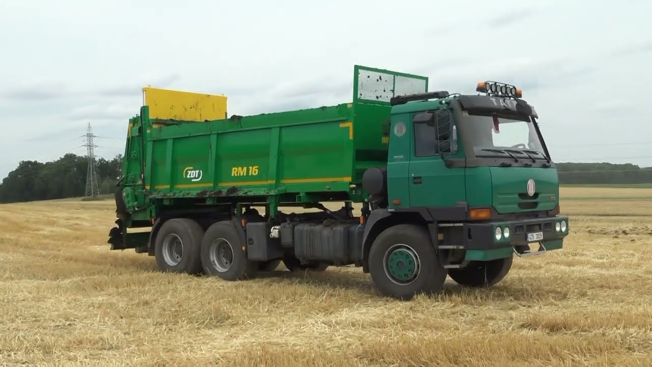 TATRA  815 a nové rozmetadlo RM 16 - ZDT Nové Veselí. MANURE SPREADING / ROZMETÁNÍ HNOJE.