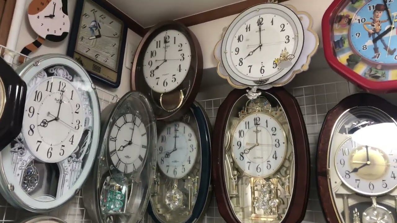 朝からうるさすぎる我が家のからくり時計一斉鳴らし 午前8時の時報