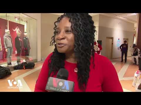 პოლიციელი დიჯეის ფორმაში