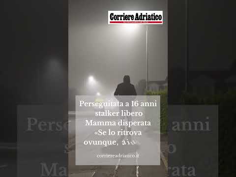 Video Perseguitata a 16 anni, stalker libero. La mamma disperata: «Se lo ritrova ovunque, aiutateci»
