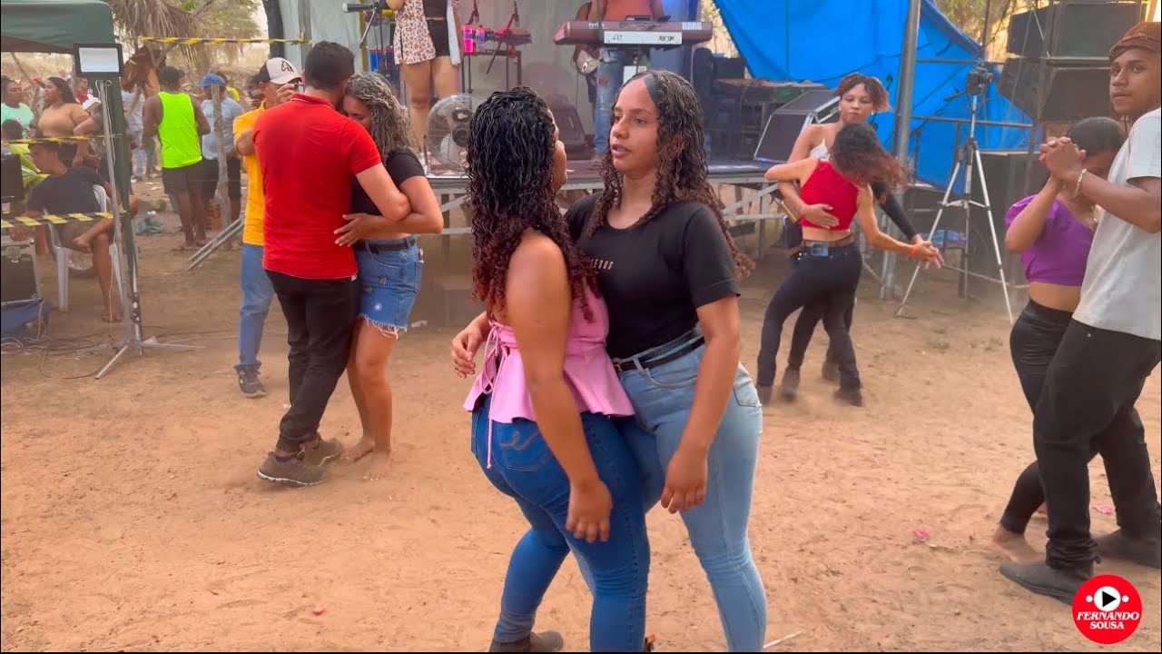 Forrozeiros no interior de batalha-PI  Dançando na arena show / Jorge dos teclados fazendo forro