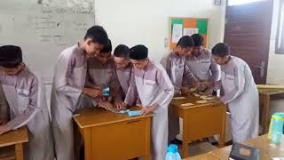 Menyusun kembali dalil tentang ikhtiar dan tawakkal dengan metode flash card
