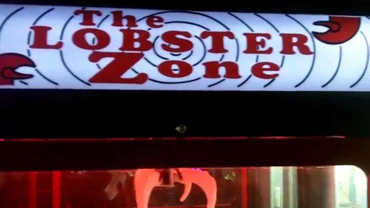 A LIVE Lobster Arcade Claw Game?!? [In HD] YouTube