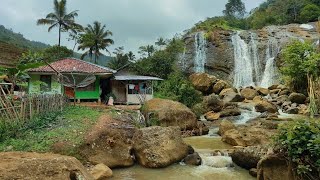 Sangat Langka., Kampung Di Dekat Curug Di Lereng bukit Di Dekat Hutan, Hanya Ada Tiga Rumah.