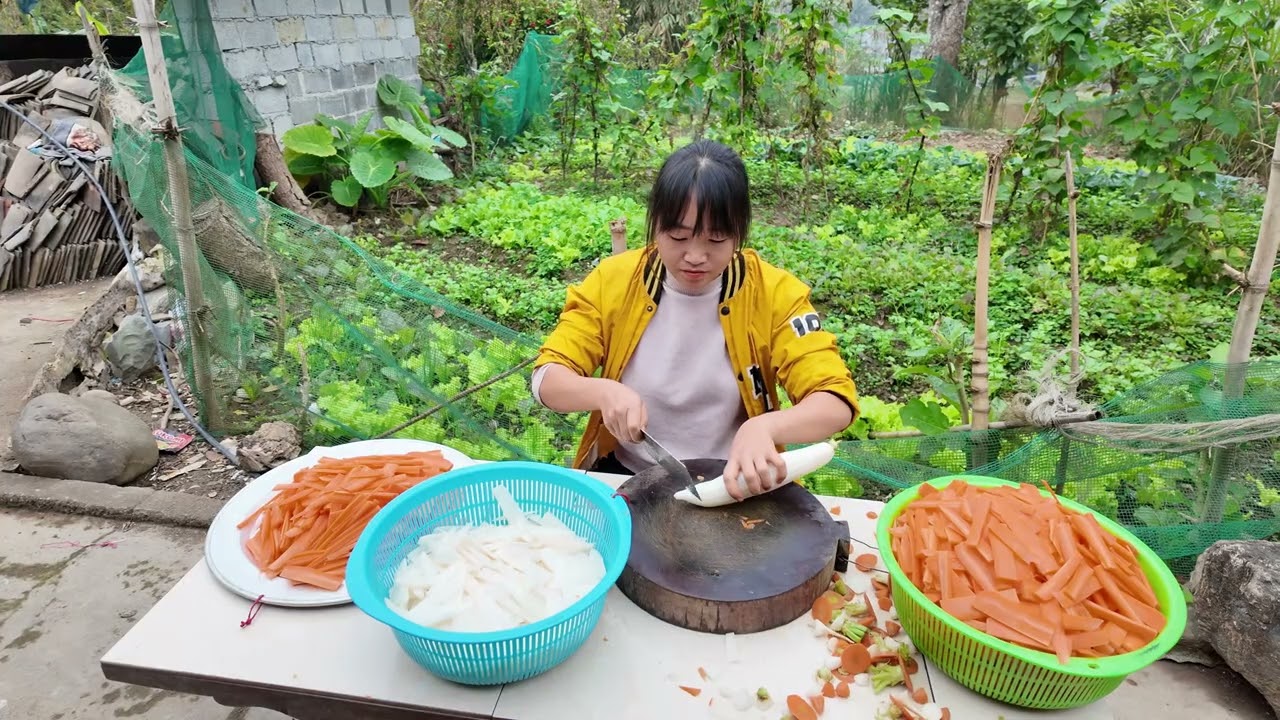 Make candied radish and carrot for Lunar New Year  / Tieu Hoa 