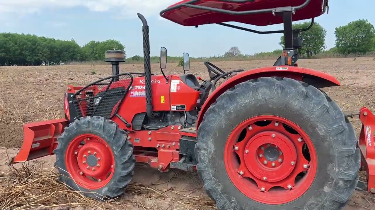 Kubota M7040 ลุยงานไถเตรียมดินปลูกมันสำปะหลัง