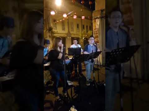 Helen singing 海阔天空