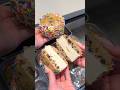 チョコカラースプレーをたっぷり纏わせたクッキーアイスクリームサンド🍪