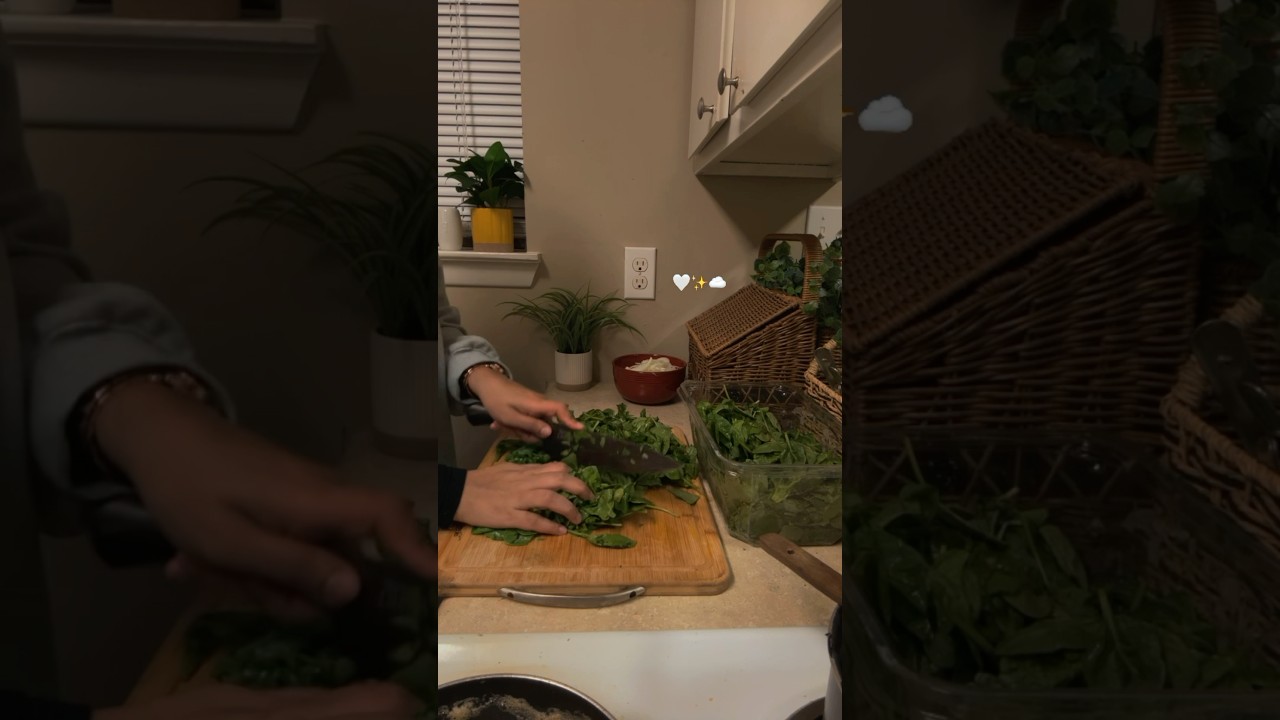 PALAK GOSH | HYDERABADI RECIPES | SPINACH CURRY | #selflove #recipe #shorts #cookwithme #selfgrowth