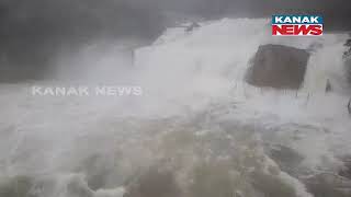 Heavy Rains In Tirunelveli Create Flood-Like Situations | Visuals From Manimutharu Waterfalls
