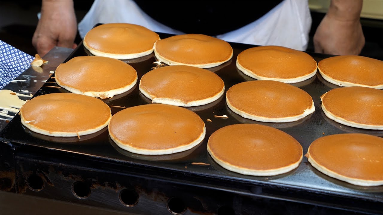 Making Dorayaki by Kawachiya in Japan - YouTube