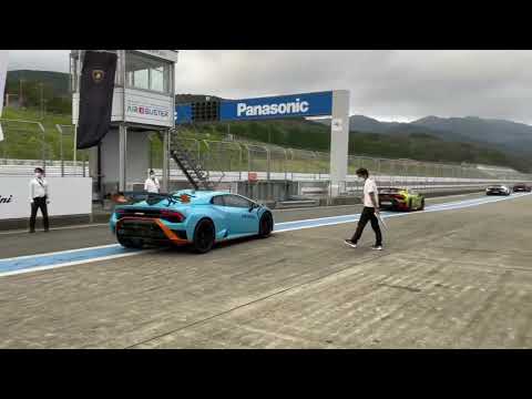 Lamborghini Huracán STO leaving the pit