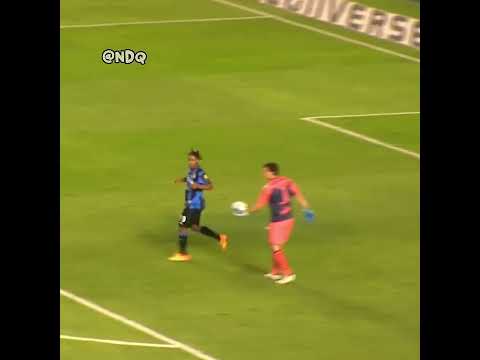 RONALDINHO MALANDRO DESTRUIU O GOLEIRO